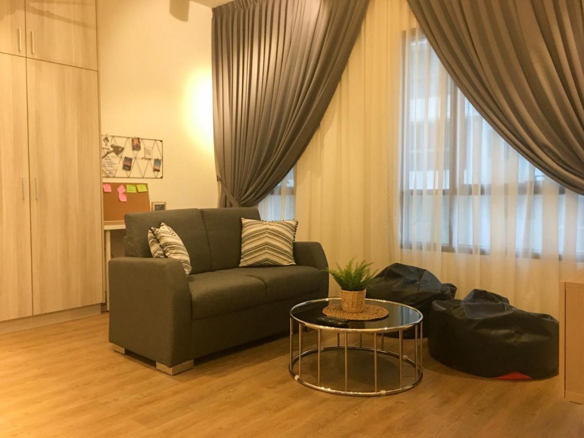 Zayah Homestudio Near Bukit Jalil / Mines Seri Kembangan Esterno foto
