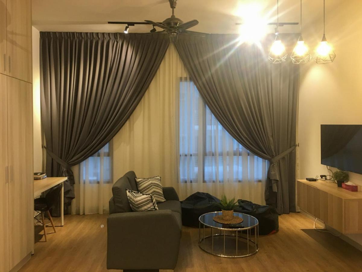 Zayah Homestudio Near Bukit Jalil / Mines Seri Kembangan Esterno foto