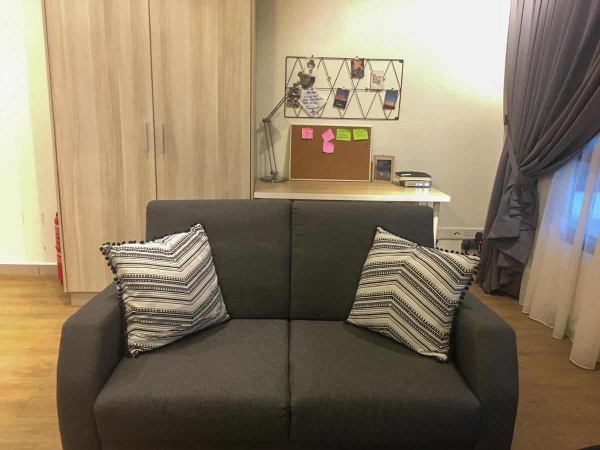 Zayah Homestudio Near Bukit Jalil / Mines Seri Kembangan Esterno foto