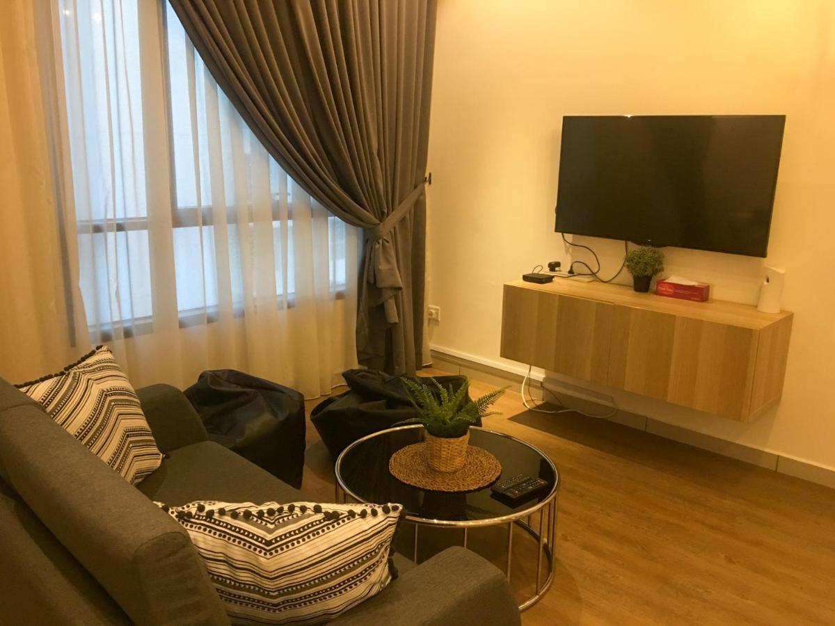 Zayah Homestudio Near Bukit Jalil / Mines Seri Kembangan Esterno foto