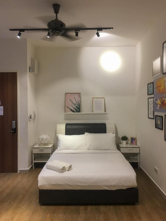Zayah Homestudio Near Bukit Jalil / Mines Seri Kembangan Esterno foto