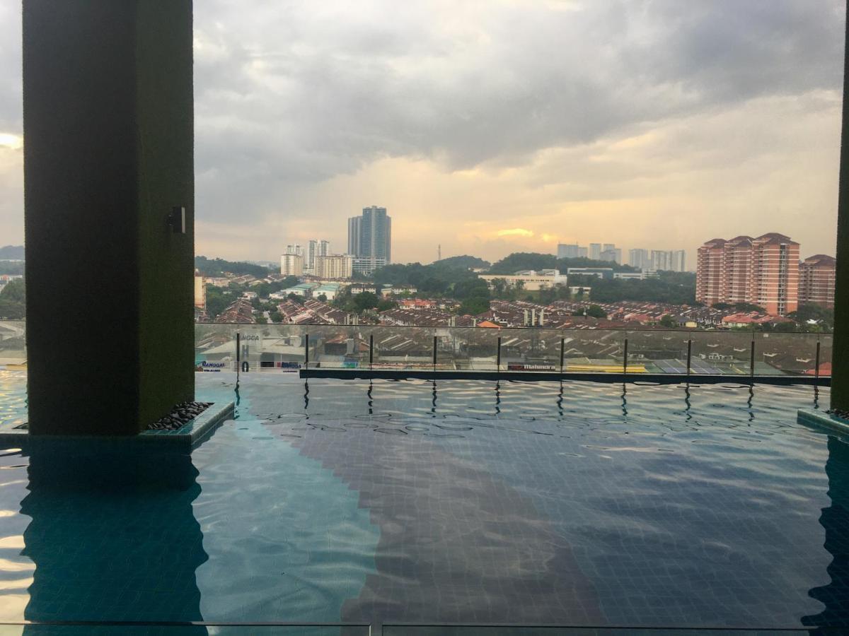 Zayah Homestudio Near Bukit Jalil / Mines Seri Kembangan Esterno foto