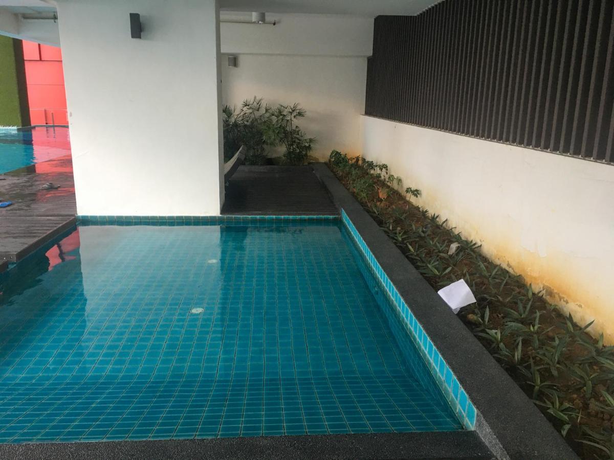 Zayah Homestudio Near Bukit Jalil / Mines Seri Kembangan Esterno foto